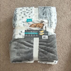 Cozy Gray and White Dog Blanket with Waterproof Liner